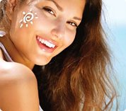 ¿Qué debo tomar en cuenta cuando tengo acne y me expongo al sol?