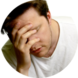 La persona consume continuamente