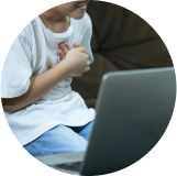 Retracción de músculos del pecho al inhalar