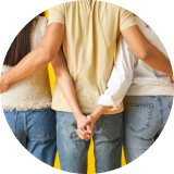 Tienen relaciones sexuales con varias