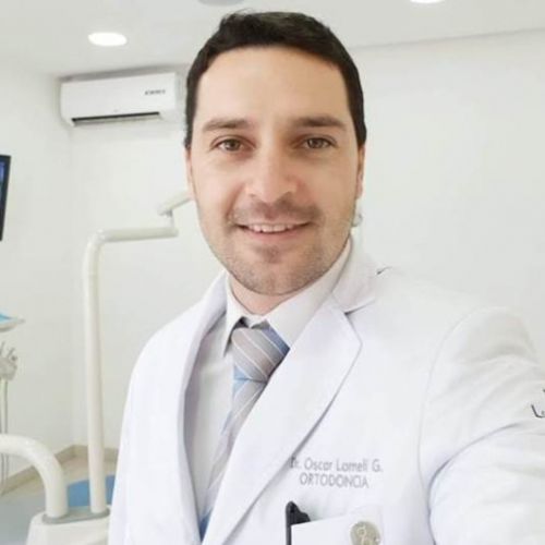 Oscar Lomelí Garcidueñas, Dentista en Santiago de Querétaro | Agenda una cita online