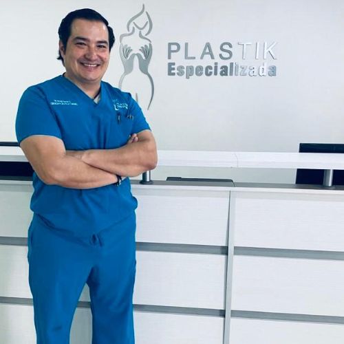 Israel Flores Domínguez, Cirujano Plastico en Monterrey | Agenda una cita online