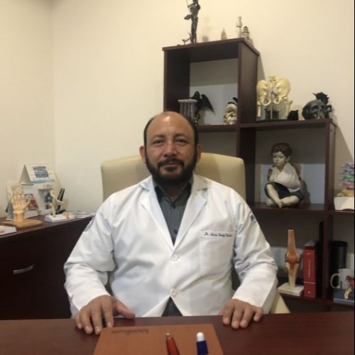 Moises Ibañez Galicia, Artroscopia y cirugía articular  //  Cirugía de columna en Coyoacán | Agenda una cita online
